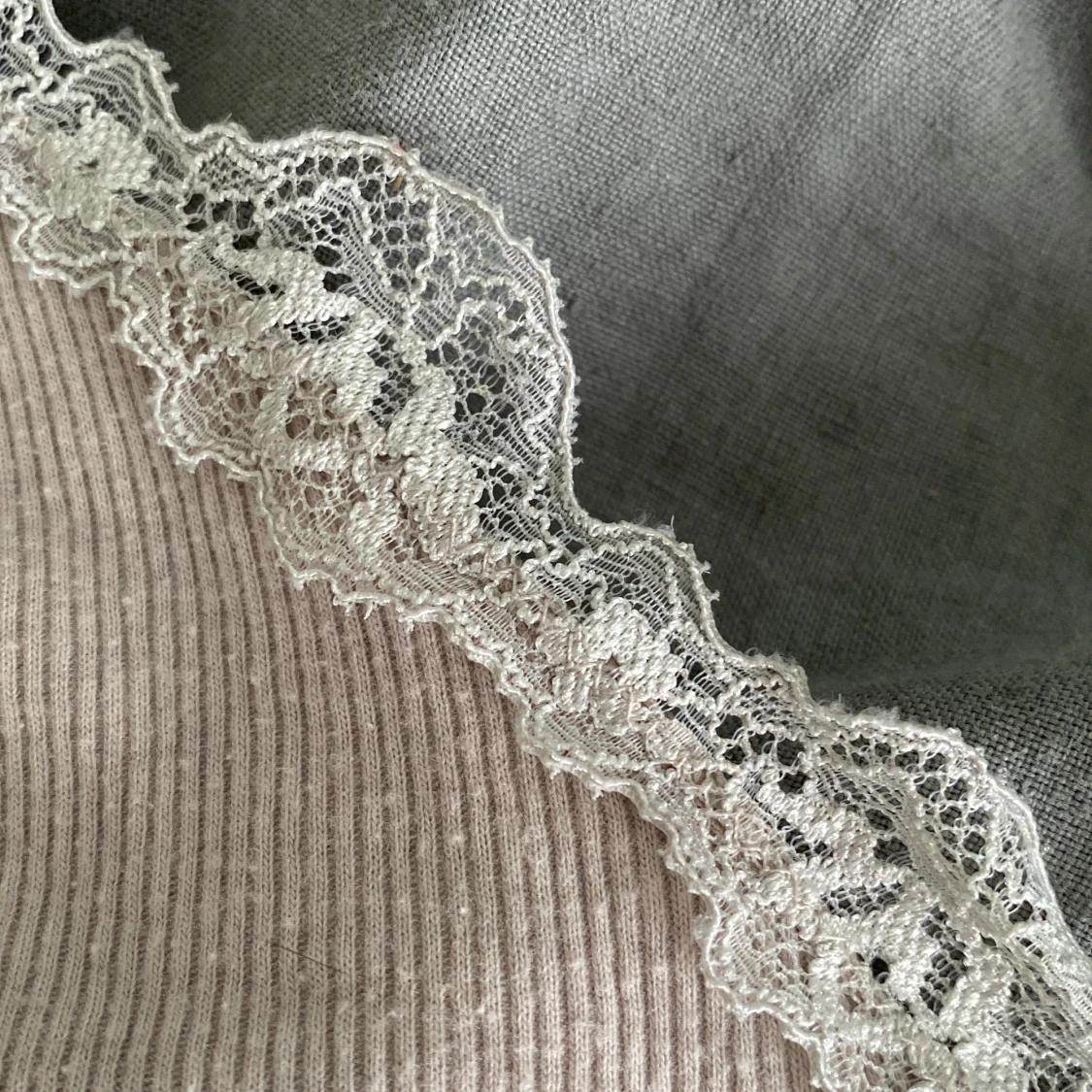 Gulligt Spets linne - 91