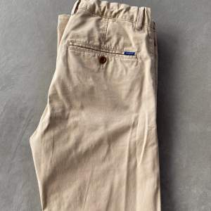 Gant Chinos riktigt bra skick  Färg: Beige