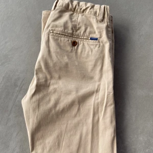 Gant chinos - Gant Chinos riktigt bra skick  Färg: Beige