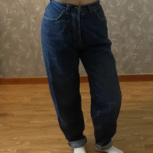 Mörk blåa jeans - Jeans köpta på second hand. Jätte bra skick.