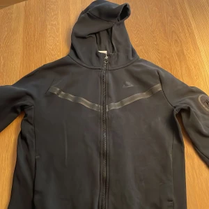 Nike tech hoodie - Bra skick  Storlek: XL ungdom storlek