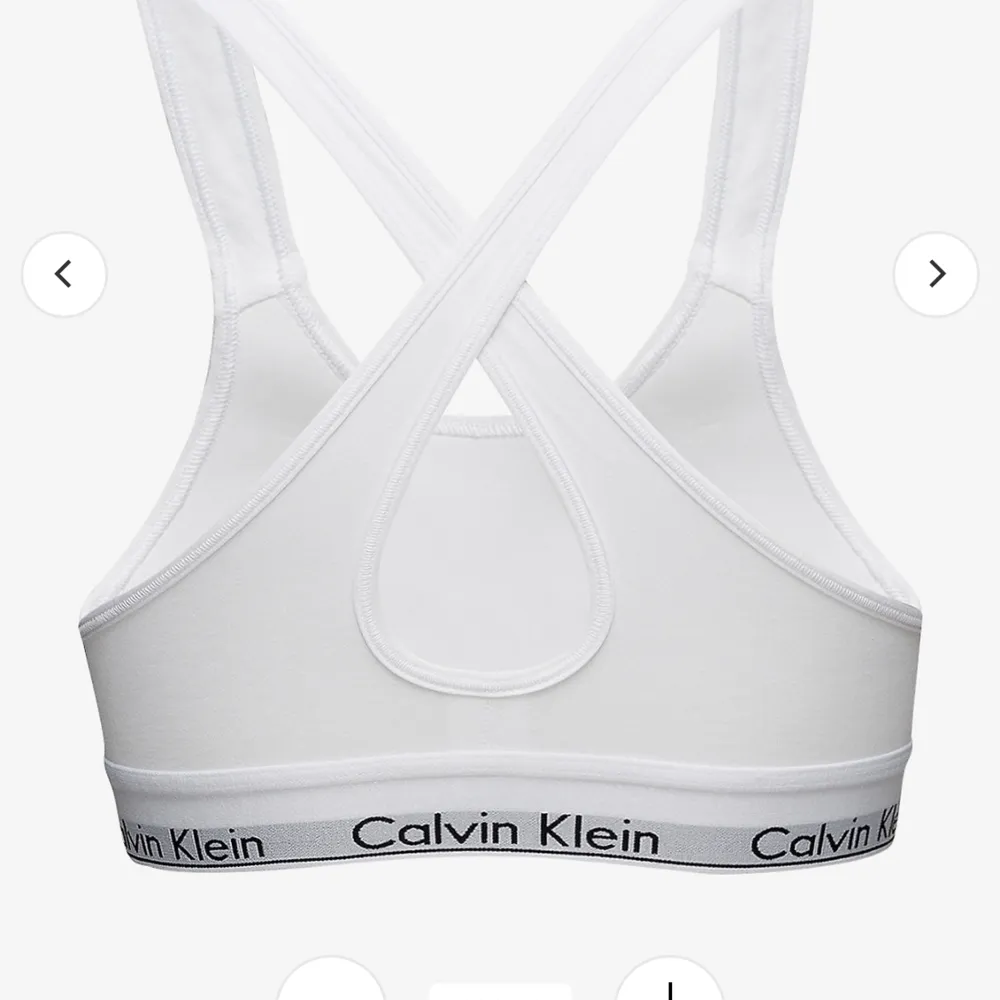 Säljer min vita Calvin Klein bh som är i bra skick🤍. Övrigt.