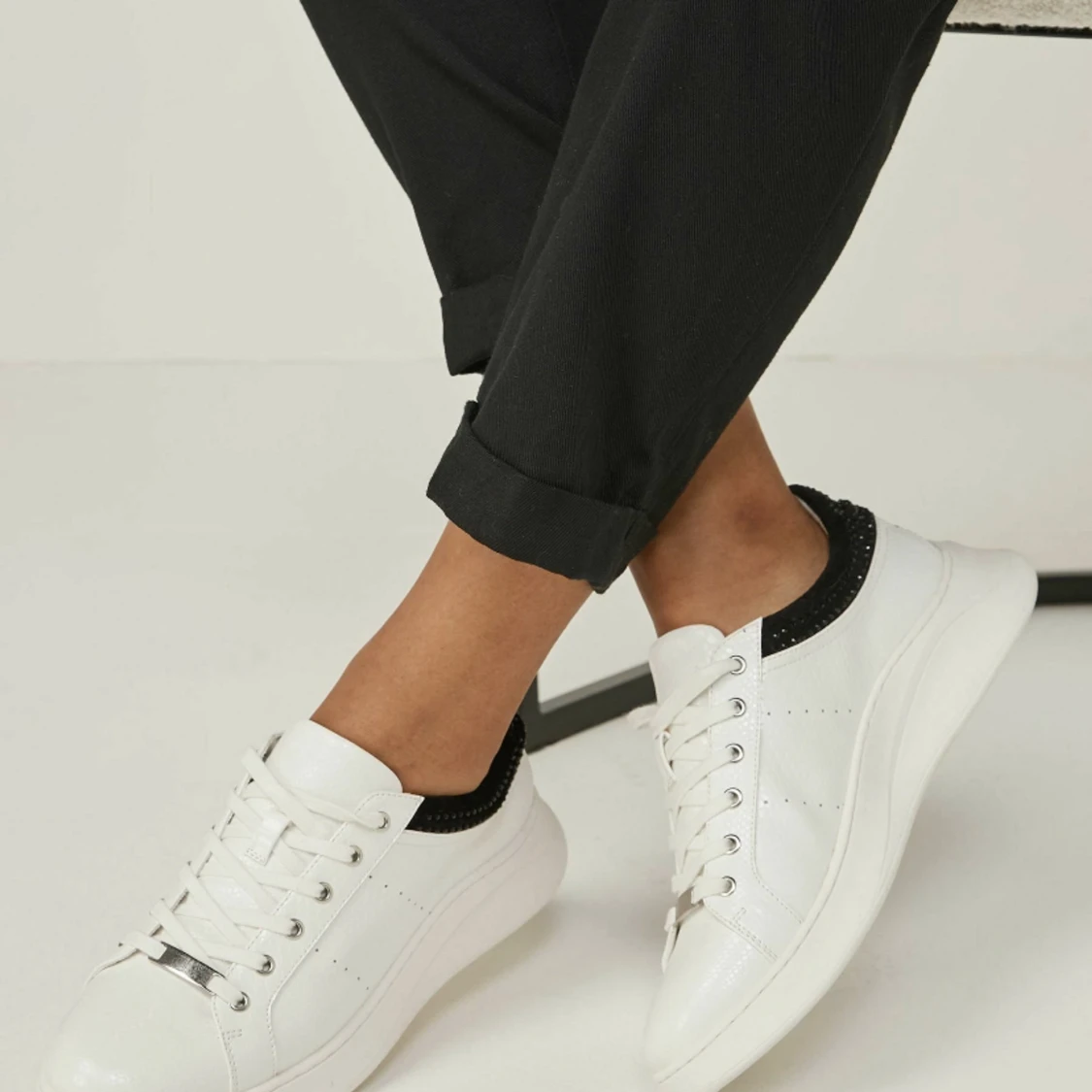 Nästan oanvända skor säljs - 90