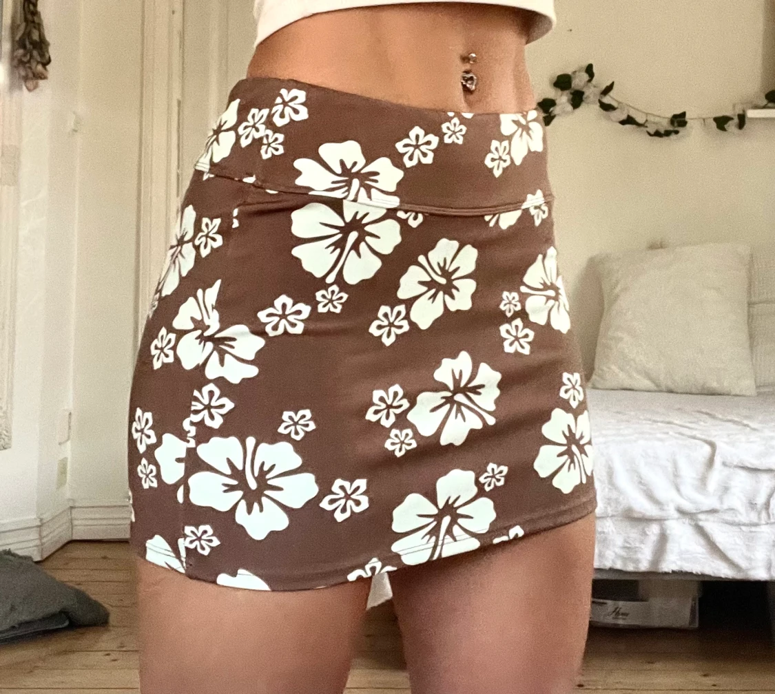 Minikjol med hibiskus