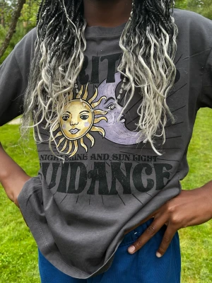 T-shirt - Skön t-shirt bjuder inte på post ny pris är 150 kronor  