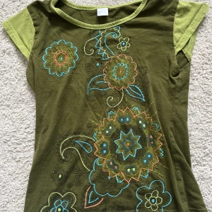 svinsnygg tröja - köpte denna tröja på Plick men har tyvärr inte haft något tillfälle att ha på mig den. Den har inga defekter. 