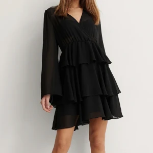 Svart klänning - Fin svart klänning från nakd. Använd en gång.