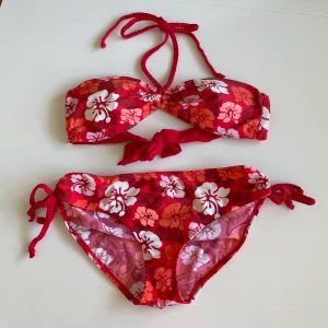 Bikini - Assnygg bikini som jag endast säljer då den är för liten för mig, asbra skick och i storlek 38!⭐️❤️kan posta mellan 7-12 juli!