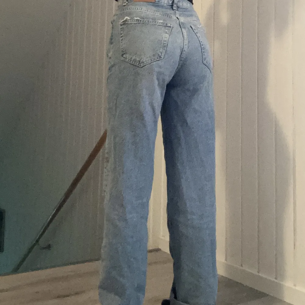 Basic jeans från Gina tricot. Nypris 500/600 kr. Säljer pga ej min stil. Pris går att diskuteras 🩷. Jeans & Byxor.