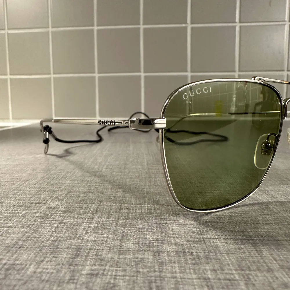 Gucci sol glasögon Helt nya från synsam . Asusteet.