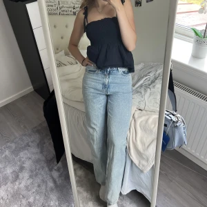 jeans - säljer mina fina jeans från weekday då dom inte passar mig längre💓 stlk EU27 L32! de har en insydd resor!