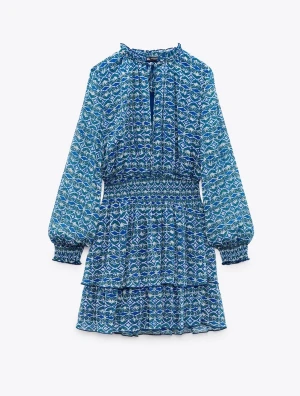 Zara Klännig - Säljer denna eftertraktade klänning från zara då den ej kommer till användning. Den är endast provad. I nyskick i storlek S men passar även mig med xs. Hör av er vid frågor eller funderingar annars är det bara att trycka på köp nu. Köpt för 399