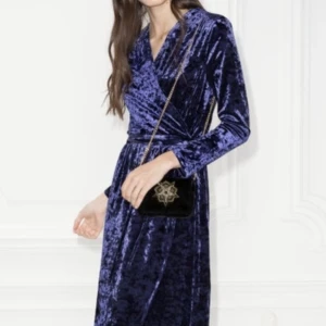 Superfin klänning från & other stories - Fint skick, inga hål eller fläckar! Rök & djurfri Omlott, blå färg Velvetdress från & other stories