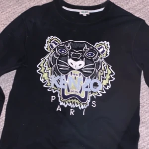 Kenzo tröja - Kenzo tröja, storlek small. Bra skick. Kan mötas runt göteborg, kungälv, Stenungsund, Härryda