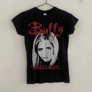 BUFFY THE VAMPIRE SLAYER TSHIRT - t-shirt med motiv. strl xs