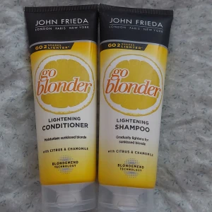 John Frieda Go blonder lightening shampo & balsam - Hej, jag säljer dessa två hår produkter för att jag beställde dem när jag först hade blont hår, jag färgade håret senare mörkbrunt och dessa produkter kände jag ingen behov av att använda. Bägge produkterna är helt oöppnade. Beställda från Lyko.