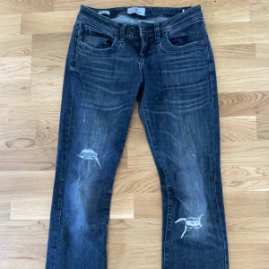 Ltb jeans  - Säljer dessa jätte snygga Ltb jeans köpta förra året inte super använda men som man kan se är att din har gått sönder på slutet av jeansen men inte något man märker!  hör av er om fler frågor💞