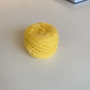 Garn  - Pastelgult garn 30g