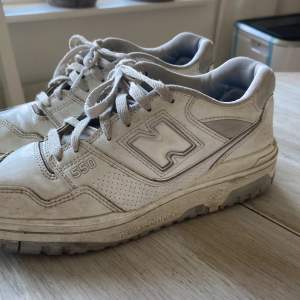 Säljer ett par new balance 550, nypris 1500 säljer för 500 skick 6/10 Storlek 41,5