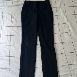 Svarta kostymbyxor från zara  - Kostymbyxor i nytt skick 