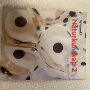 Synpunkt Naturkunskap 2 - Synpunkt lärobok i nyskick. 💘🫶🏻 Köparen står får frakten!