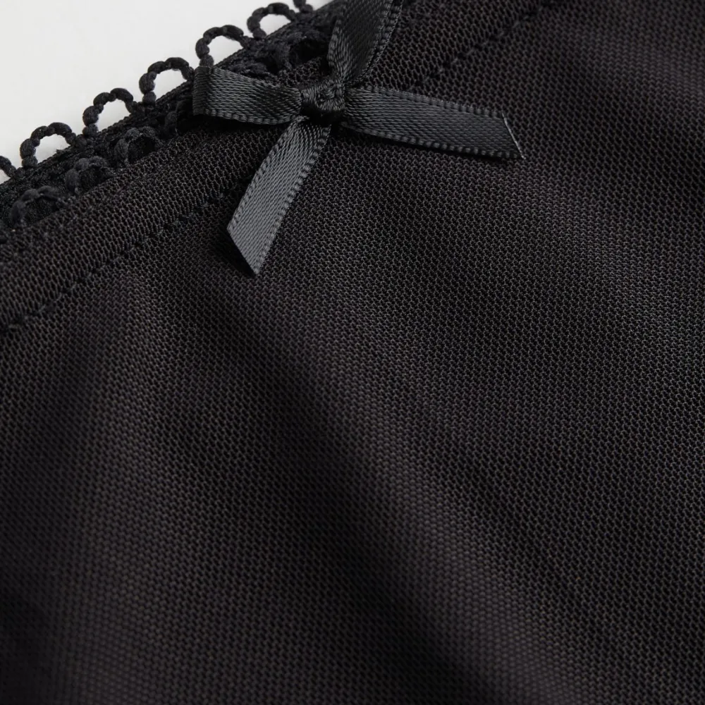 Svart kjol i mesh från H&M, strl. XS. . Kjolar.