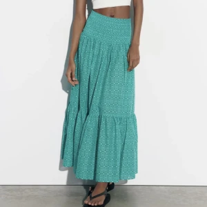 Zara kjol - Lägger upp denna fina igen då förra vinnaren var oseriös! 