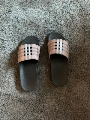 Burberry slipers -  Burberry tofflor   St 41 