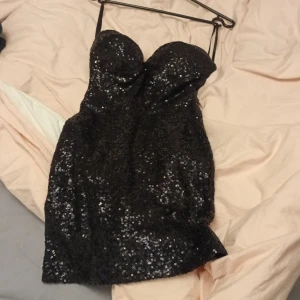 Klänning - Helt oanvänd lappen sitter kvar