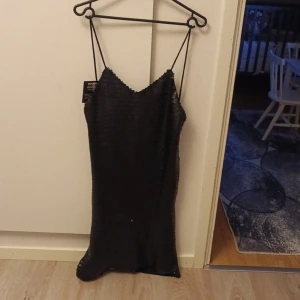 Klänning - Storlek xs beställd från nelly. Aldrig använd då lappen sitter kvar.