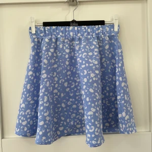 Blå prickig kjol💙 - Blå prickig sommarkjol💙🩵