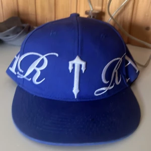 Trapstar keps - Jag byter stil så jag säljer den för billigare. Ny pris ungefär 500