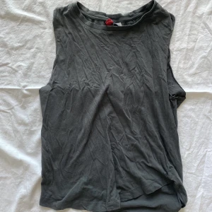 Linne - Köpt secondhand. Mörk grå 