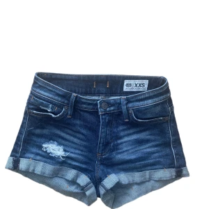 Jeansshorts crocker - Snygga crockershorts, knappt använda då de är för små i midjan för mig. Skulle även säga att de funkar för XS