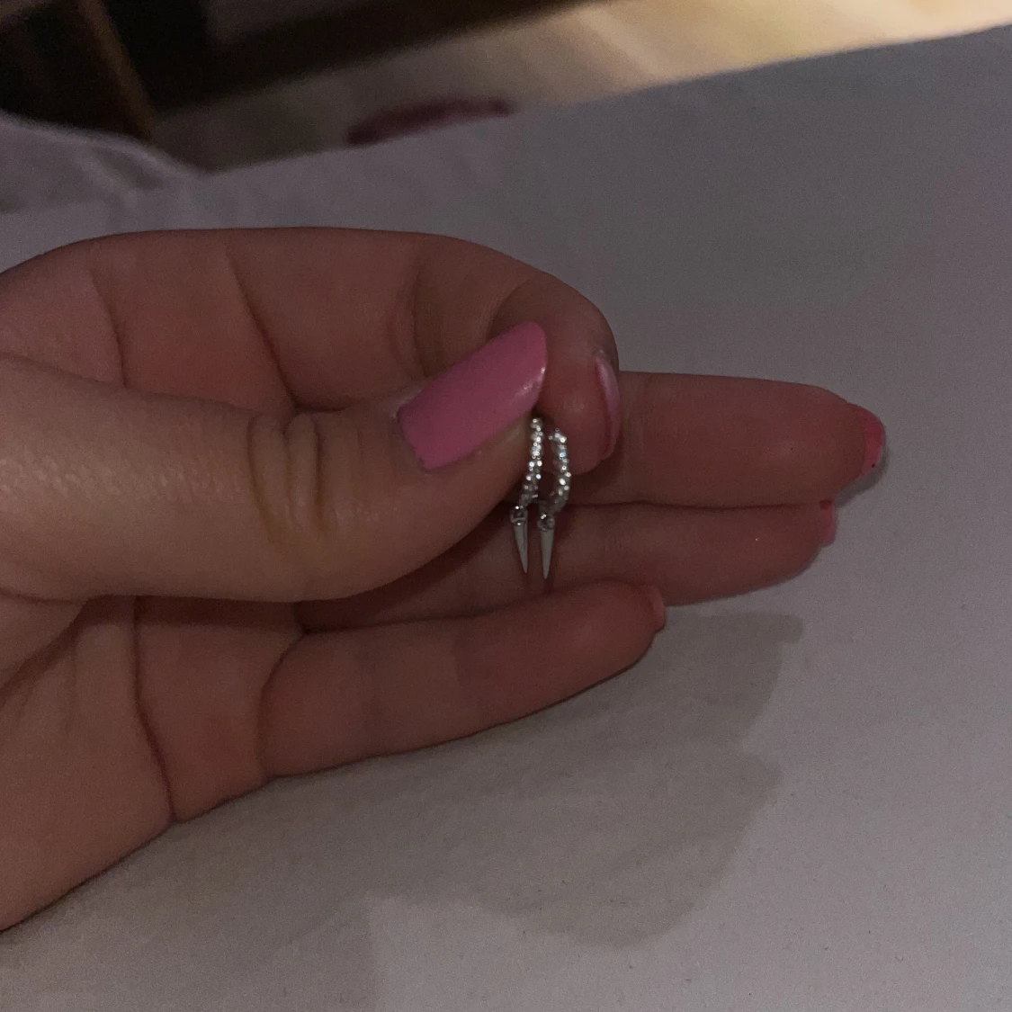 äkta silver örhängen med nitar - 91