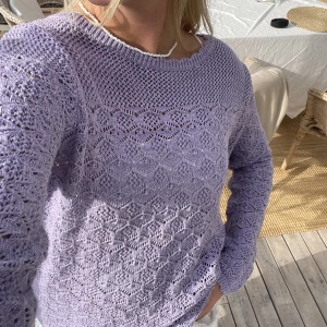 Virkad tröja - Virkad/stickad tröja. Stolek L men sitter mer som en M/S 