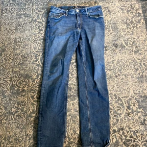 Jack & jones jeans - Säljer mina Jack n jones byxor för 100 kr eftersom jag aldrig använt dom och troligen aldrig kommer använda dom.  Original priset är 500 kr