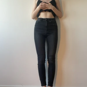 Skinny jeans  - Stretchiga jeans i väldigt bra skick. Kan hämtas i Kista.