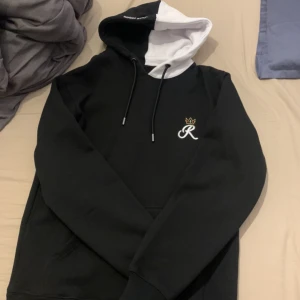 Ranboo hoodie - Ranboo hoodie som aldrig är använd. Kontakta mig vid fler frågor 