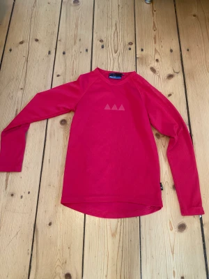 Underställ tröja - Rosa underställströja som är väldigt mycket använd ! Trots de väldigt fint skick!