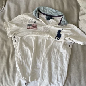 Piké Polo Ralph Lauren strl M - Hejsan hittade denna hemma tänkte att den kanske kunde göra någon annan glad när den nu är för liten för mig. Inte använd på ett år. Priset kan sänkas vid snabb affär så kom med prisförslag☺️ 