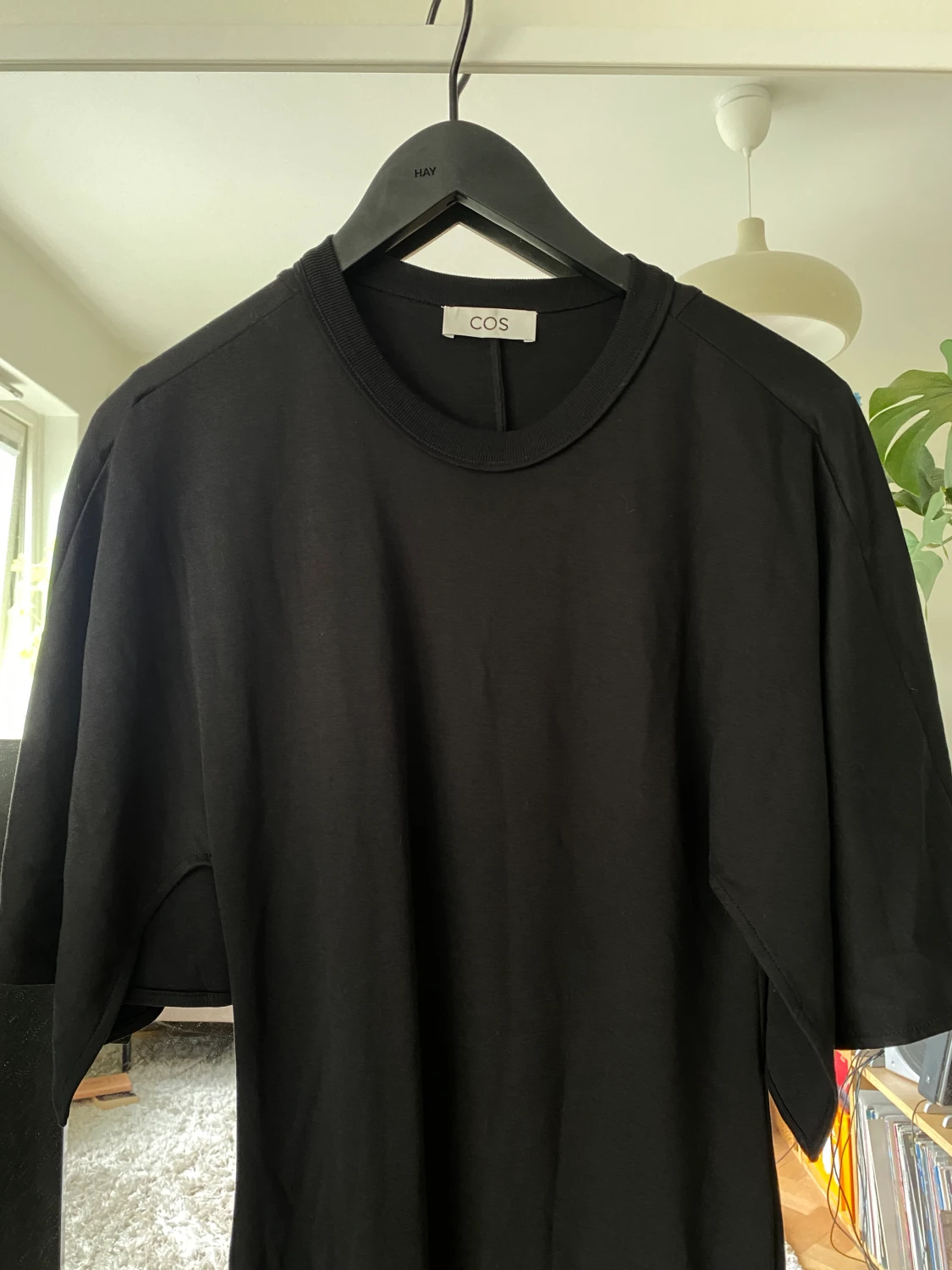 Oanvänd svart klänning från COS - 90