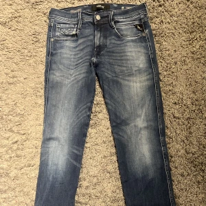Replay Jeans - Replay hyperflex anbass Använda fåtal gånger så fint skick Nypris: 1800kr