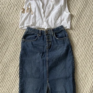 Maxikjol - Maxi jeanskjol. Så snygg men lite för liten för mig tyvärr.