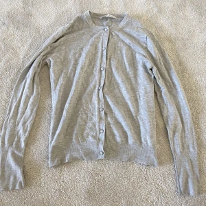 Zara kofta - Säljer denna kofta från Zara i storlek M men passar mig som har S💗