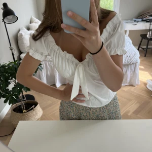 Blus  - Vit söt blus:)