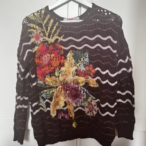 Virkad Tröja  - I gott skick 