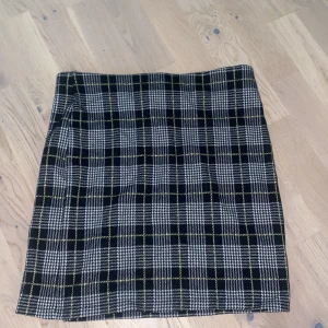 Rutig kjol - Aldrig använt då de inte är min stil 