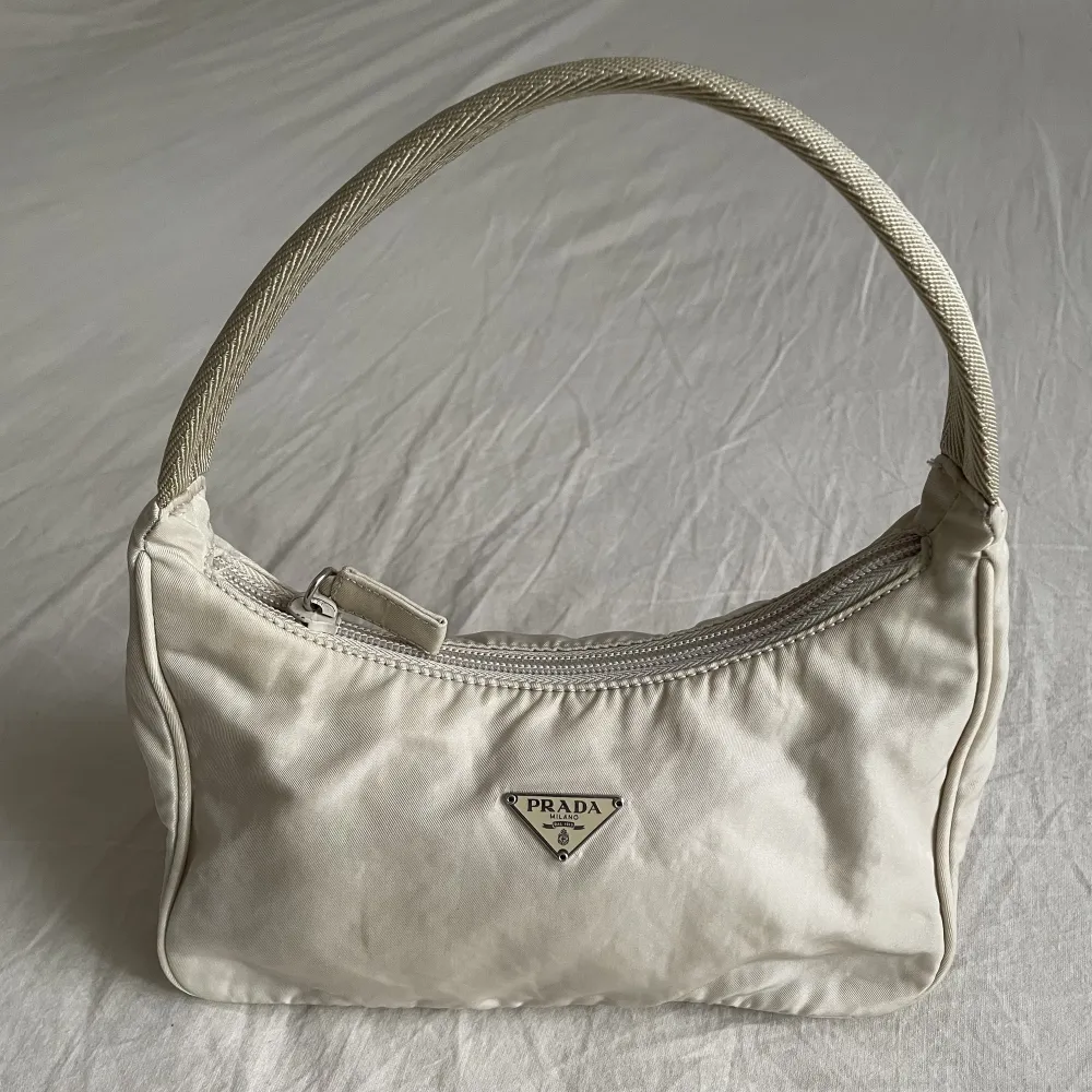 Prada Small Creme Tessuto Nylon Amazing vintage condition  Made in Italy. Väskor.