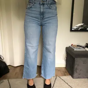 Zara jeans, små i storleken (kan passa 36)